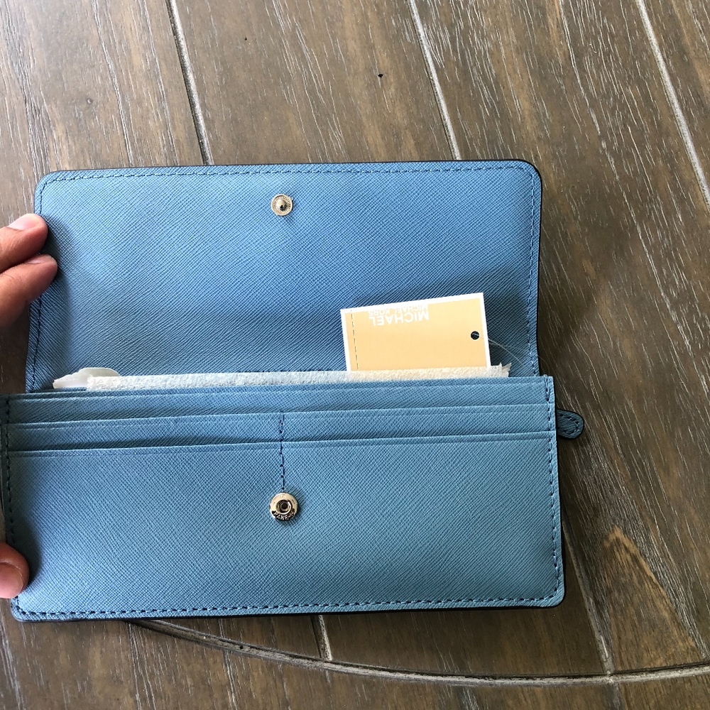 LAST ONE! Michael Kors Jet Set Sky Blue Wallet - Picture 4 of 5